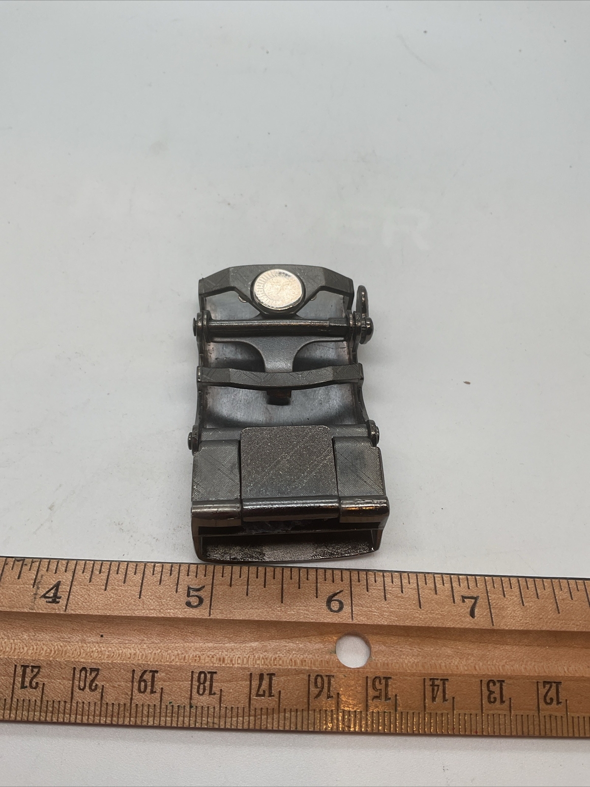 CALVIN KLEIN – Metal Belt Buckle With Gun Cutout – Black & Silver
