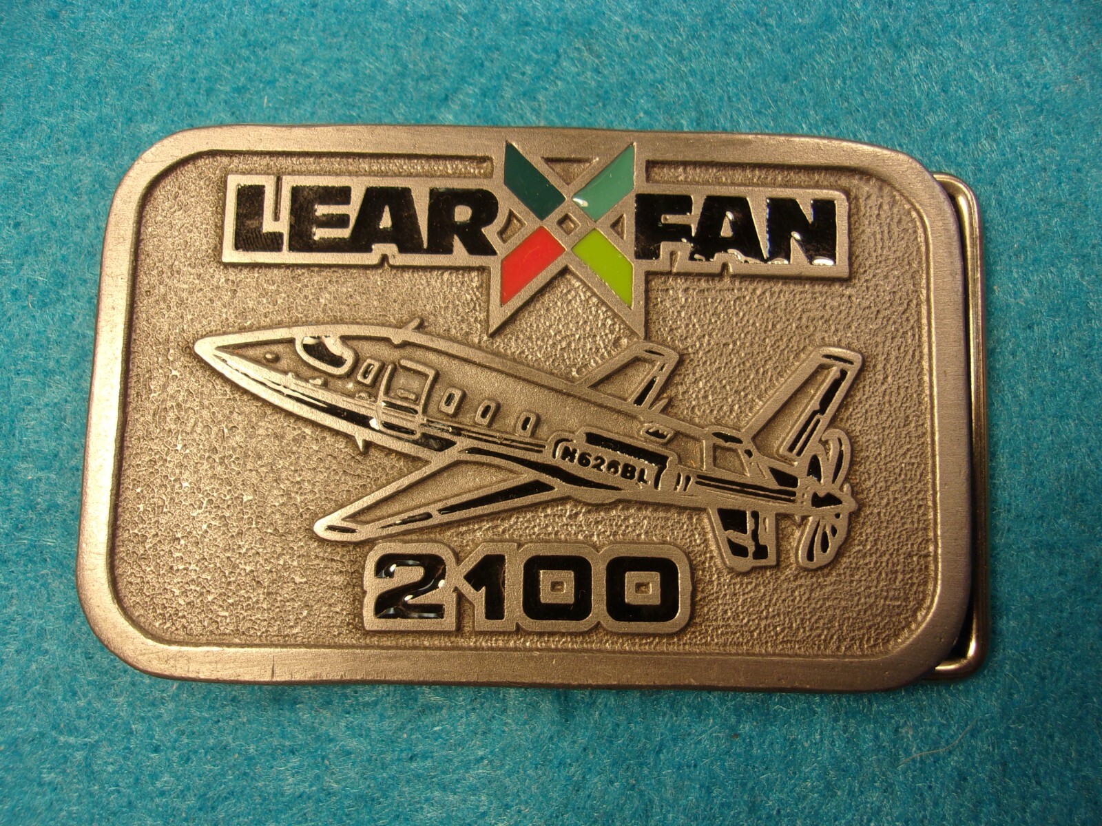 MINT CONDITION VTG MEN&rsquo;S « LEAR FAN (JET) 2100 » BELT BUCKLE – PEWTER? & ACRYLIC?