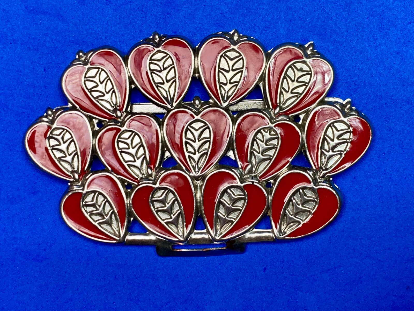 Unknown To Me! Red And Silver Color Heart Pattern. – Half Of Belt Buckle?