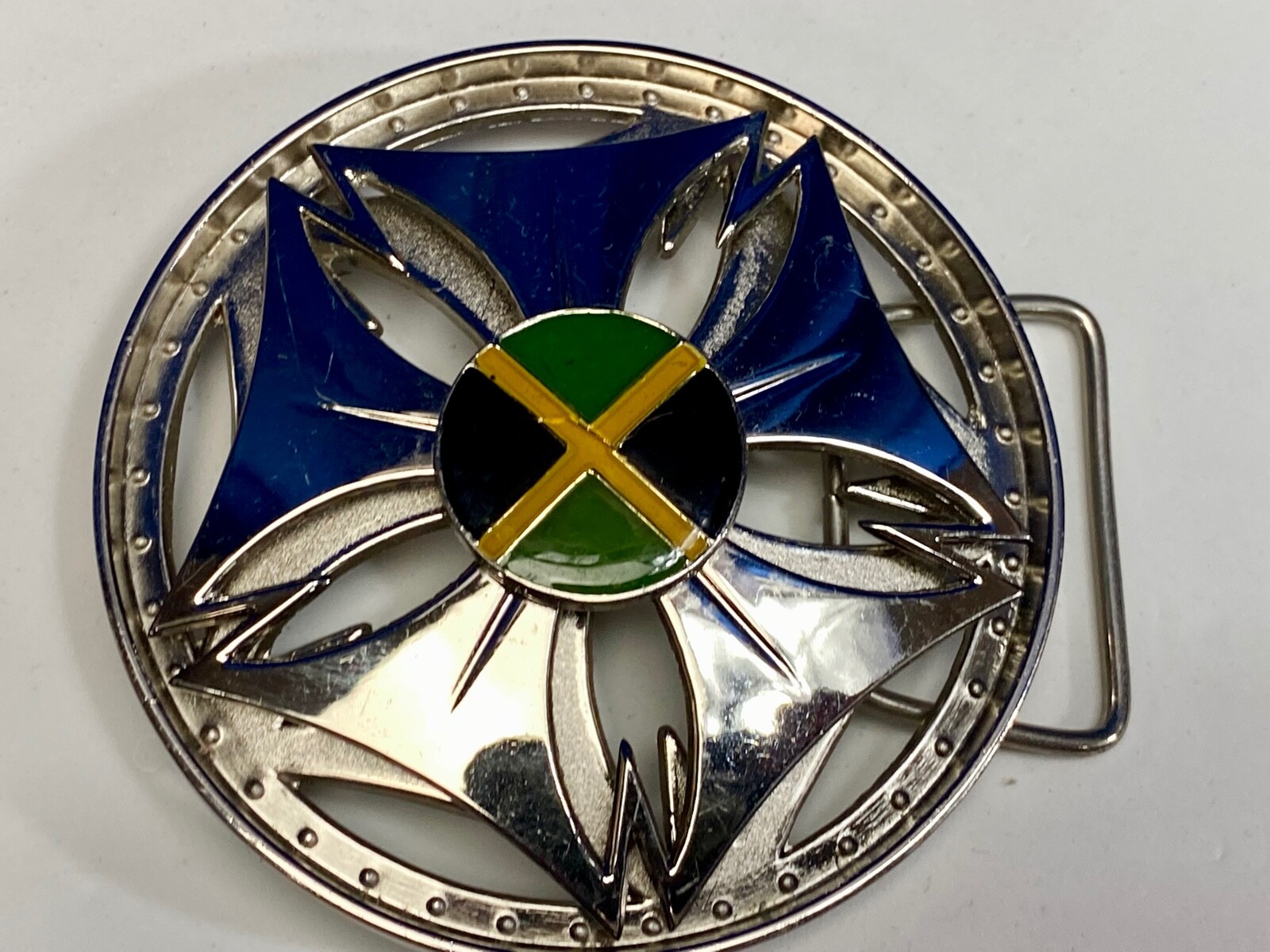 Spinning Moving Round Wheel Green Black Yellow Flag? Color Belt Buckle