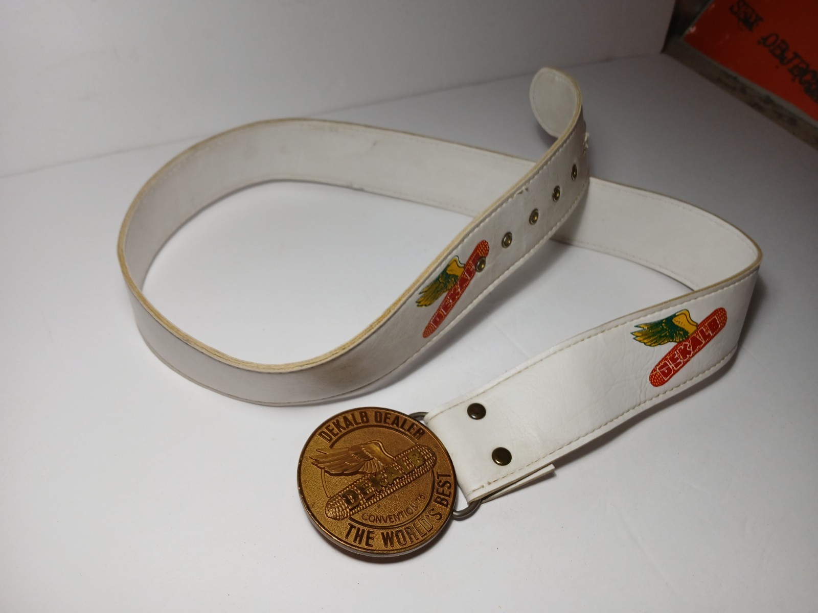 1975 VINTAGE DEKALB CORN DEALER BELT BUCKLE & ORIGINAL BELT CORN FEED SEED FARM
