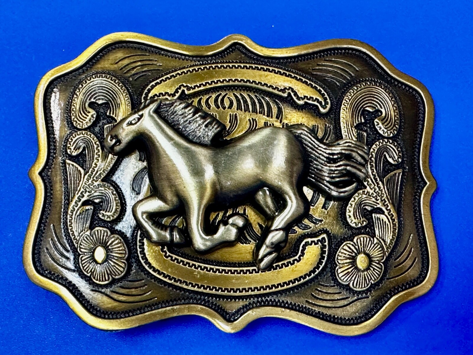 Running Horse Mustang Award Trophy Style Large HUGE Rodeo Cowboys Belt Buckle