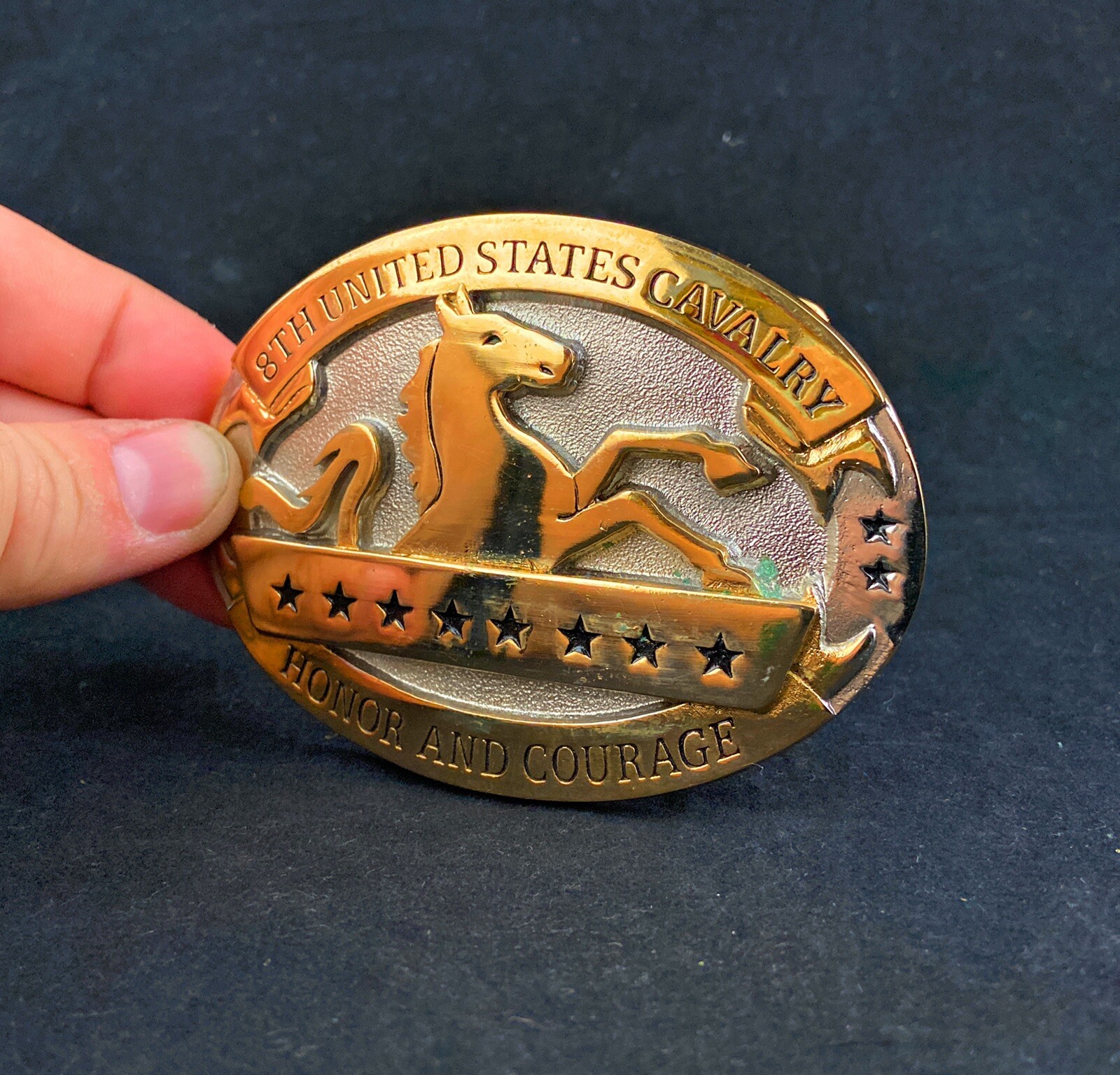 🌟US Army 8th Cavalry Regiment, Honor & Courage Crest Gold & Silver Belt Buckle