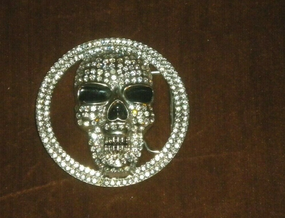 BRAND NEW SILVER BUCKLE WITH A SKULL AND CLEAR STONES SIZE 3.25 X 3.25 IN