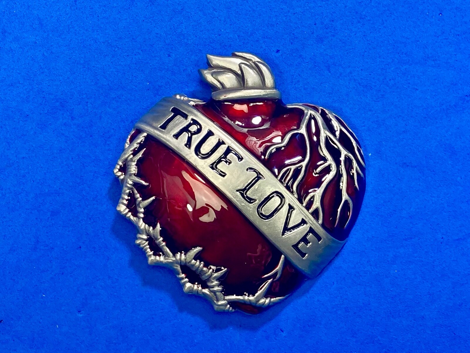 True Love – Figural Beating Heart Red & Grey Barbed Wire Belt Buckle