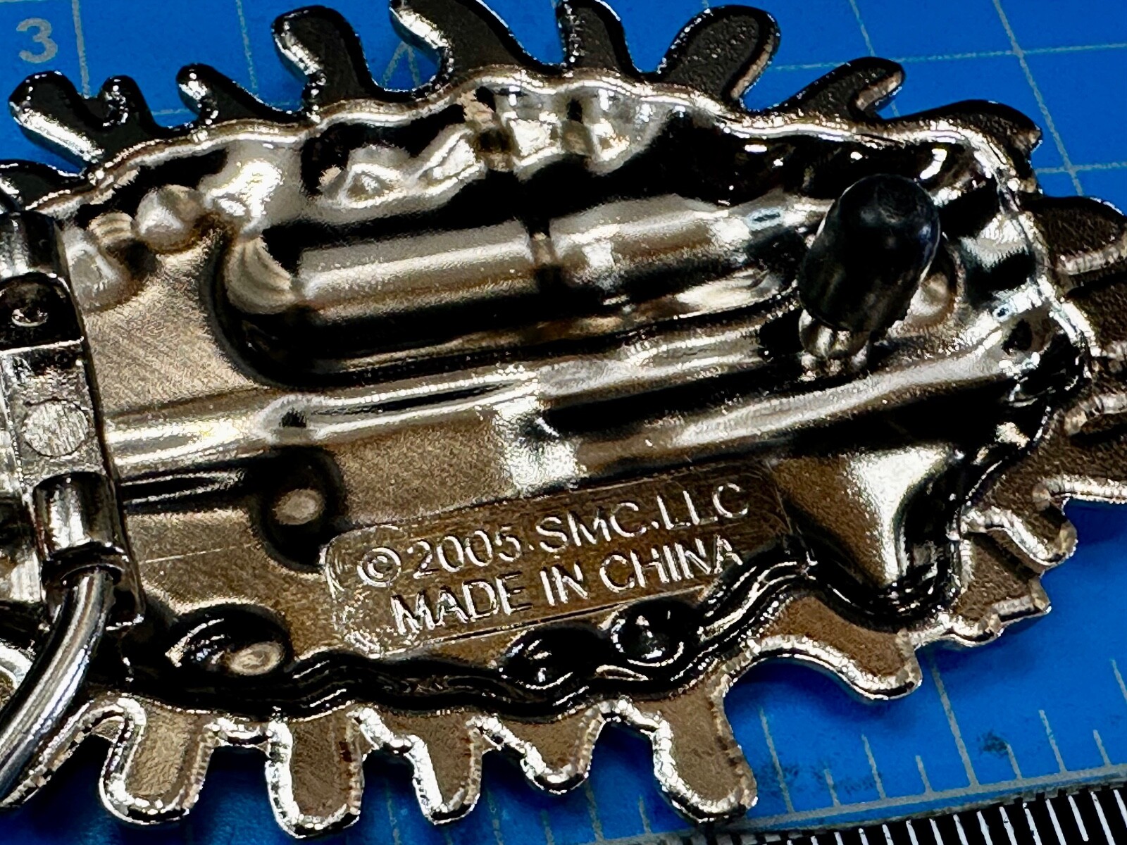 Water Squirt Gun – Alien Martian Shooter! Silver color 2005 SMC Gun Belt Buckle