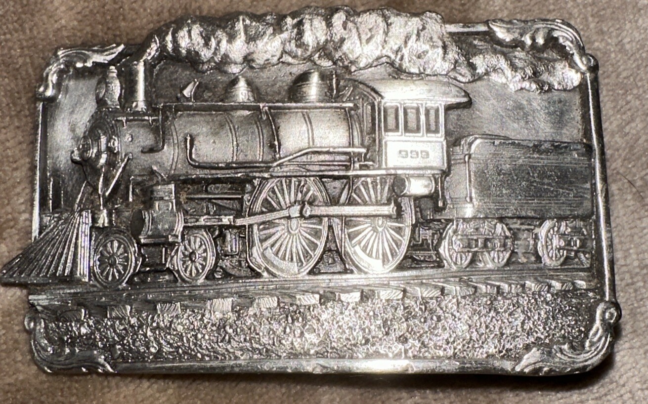 Siskiyou Buckle Company 1986 Steam Engine Train Belt Buckle Silver tone Vtg 3×2”