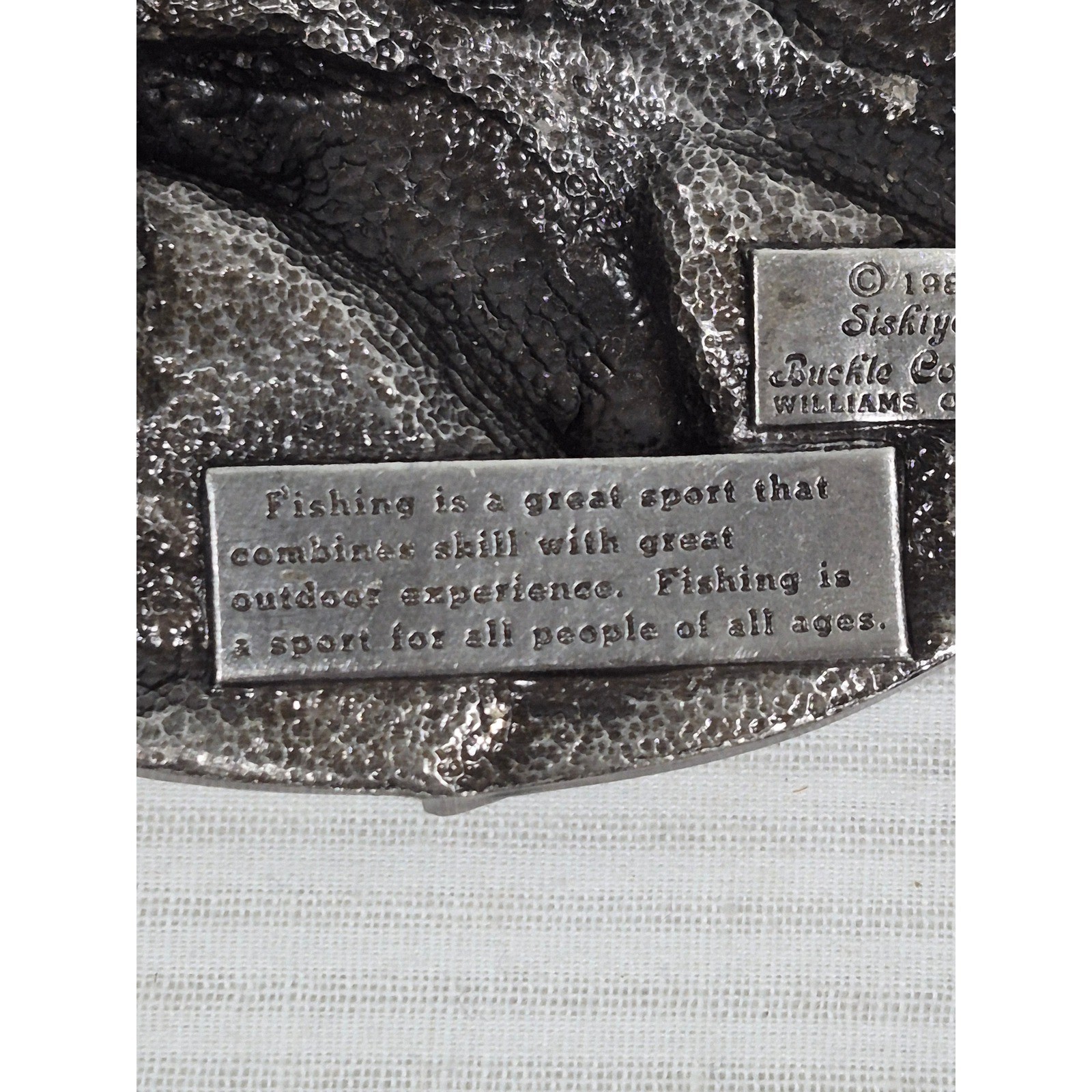 1985 Siskiyou Pewter & Enamel Belt Buckle « I&rsquo;d Rather Be Fishing » Trout M-30