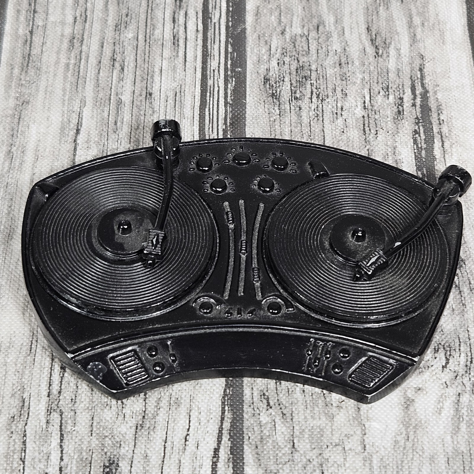 DJ Turn Tables Belt Buckle Moving Spinning Lots of Knobs Retro Y2K Music Disco