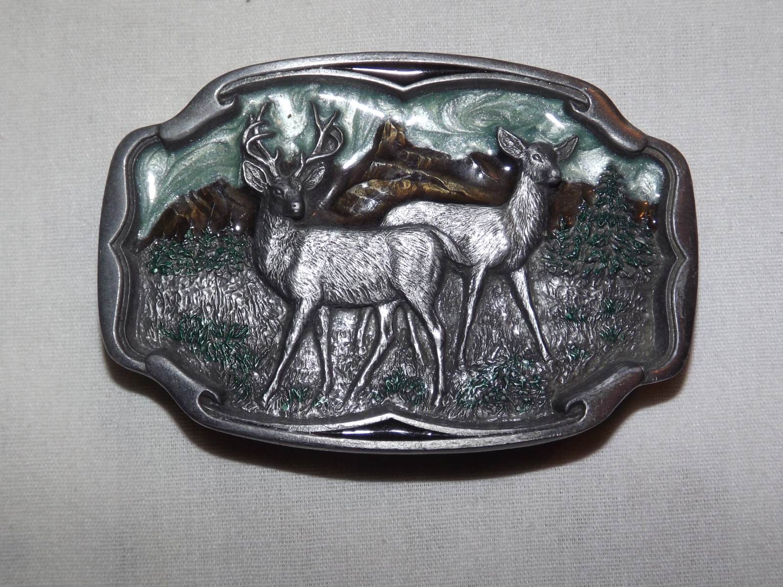 VINTAGE HUNTING DEER DOE BUCKS 1991 C & J MADE IN USA METAL BELT BUCKLE