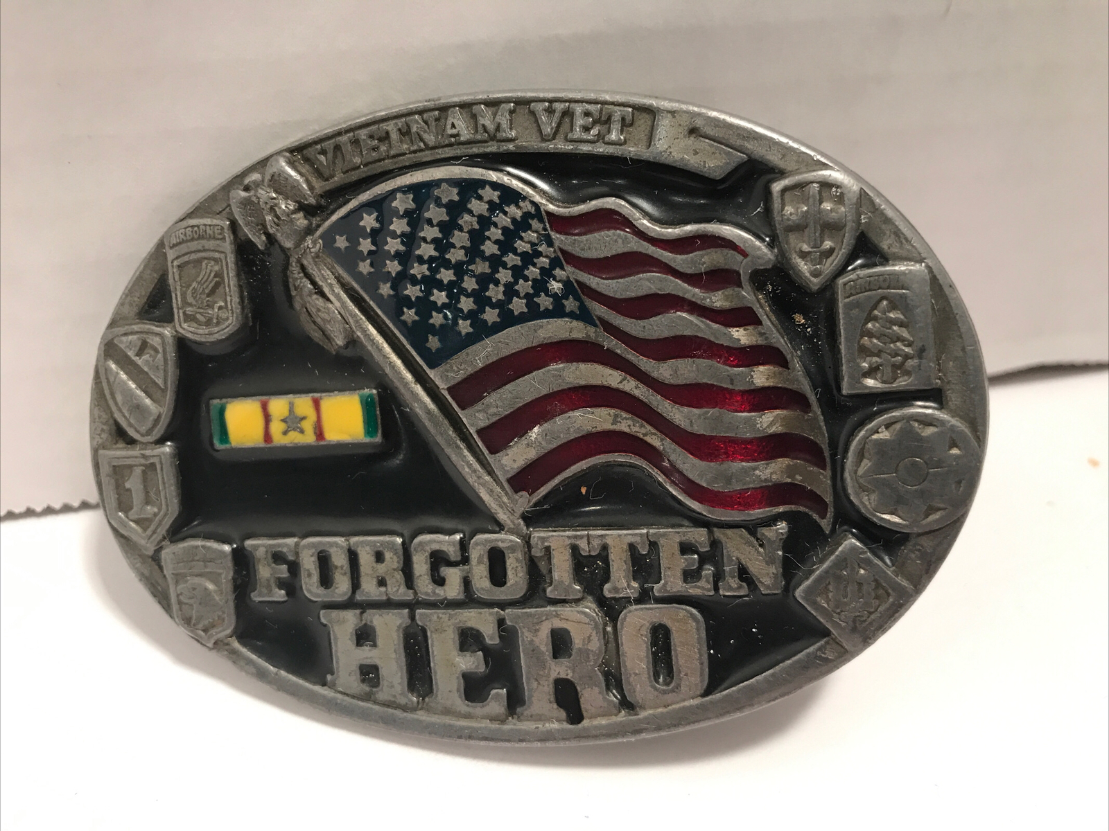Vintage C+J 1987 Vietnam Vet « Forgotten Hero » Enamel Belt Buckle CJ1468 USA