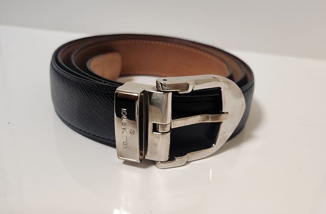Louis Vuitton Pre-Owned Taiga Suntulle Leather Belt