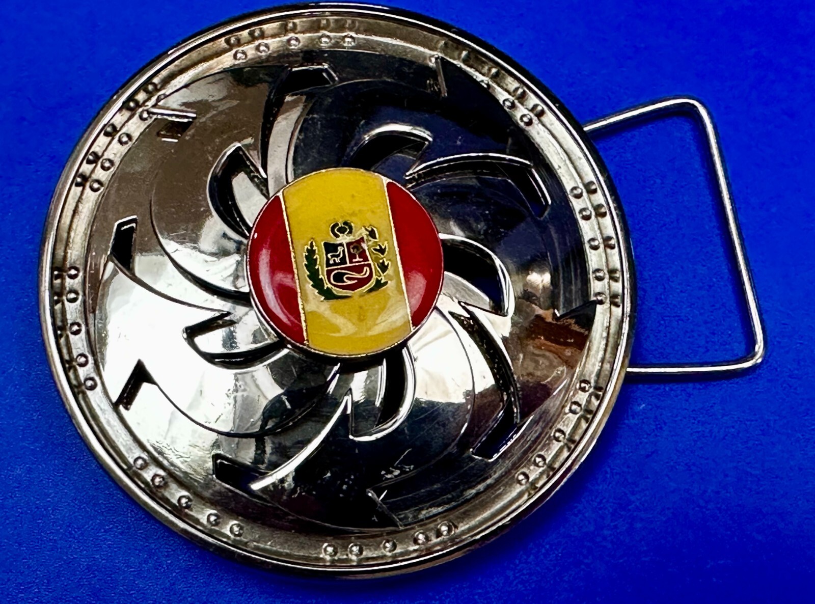 Spinning Centered Peru Flag Yellow & Red Spinner Round Silver Color Belt Buckle