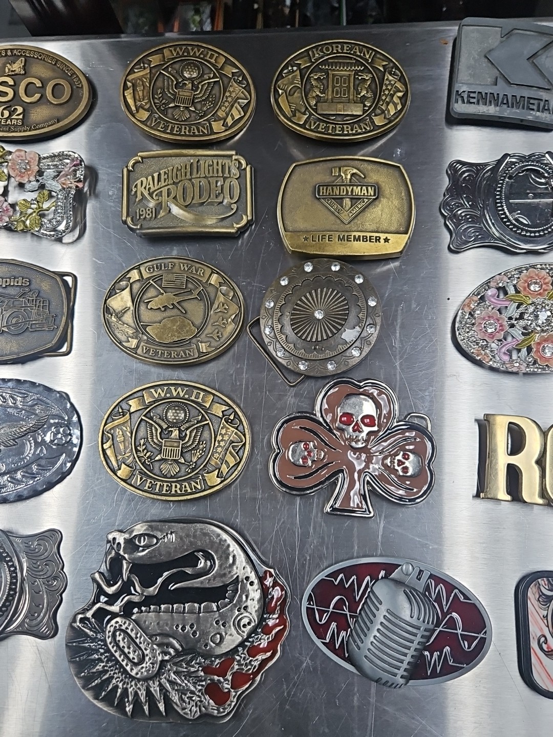 Vintage LOT OF 20 belt buckles WESTERN Chrome BRASS metal Some New Some Old LotA