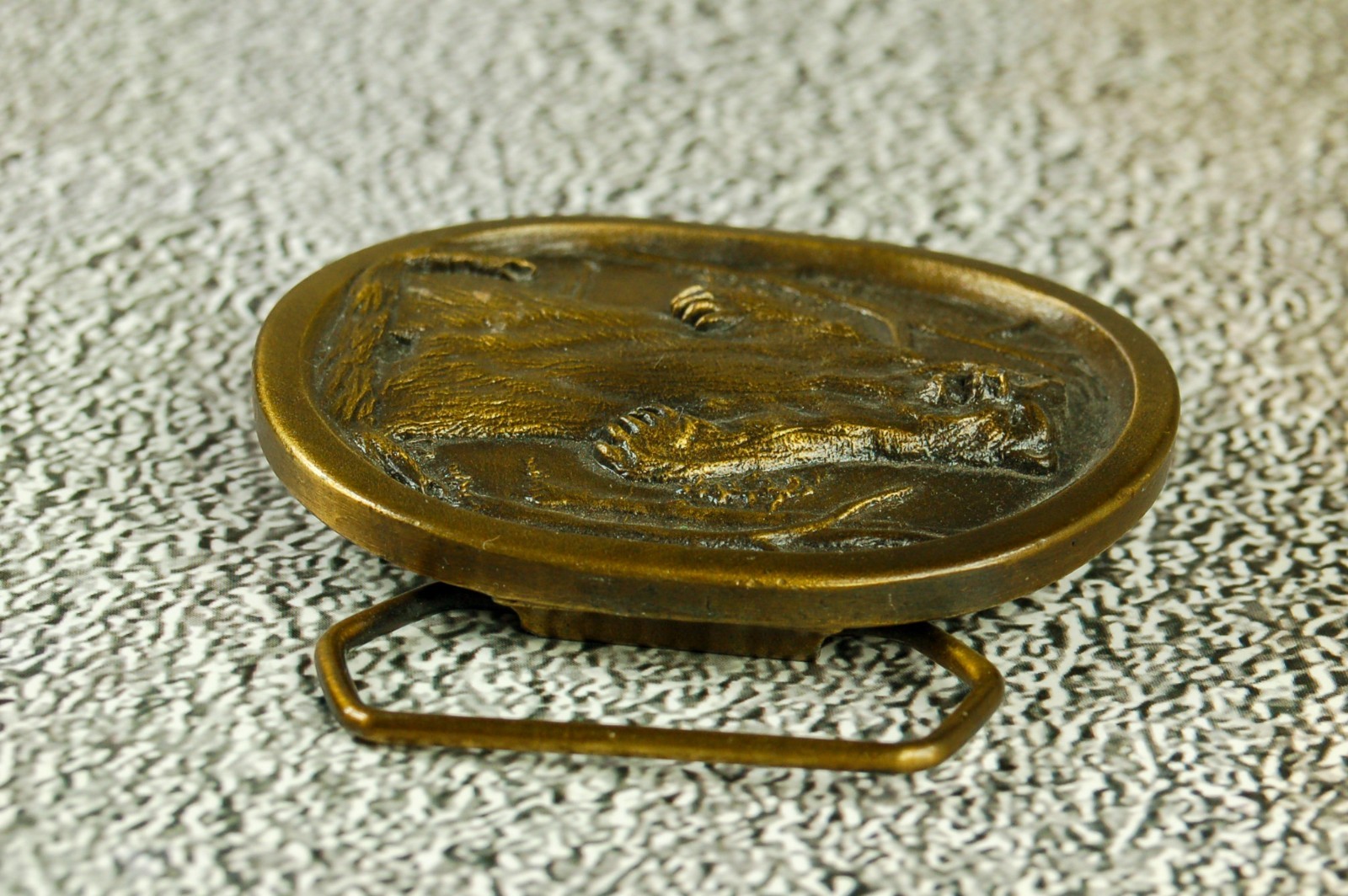 Grizzly Bear brass western belt buckle Indiana Metal Craft 1977