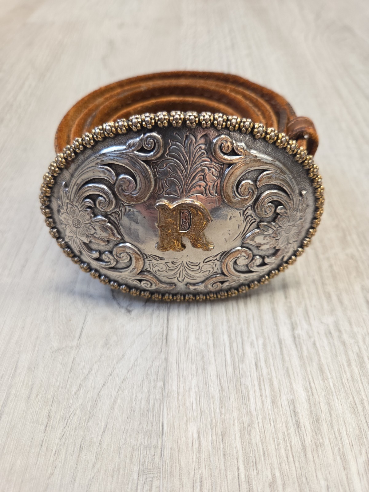 NOCONA OVAL INITIAL BUCKLE R – ACC BUCKLE WITH GENUINE LEATHER BELT ZIPPER POUCH