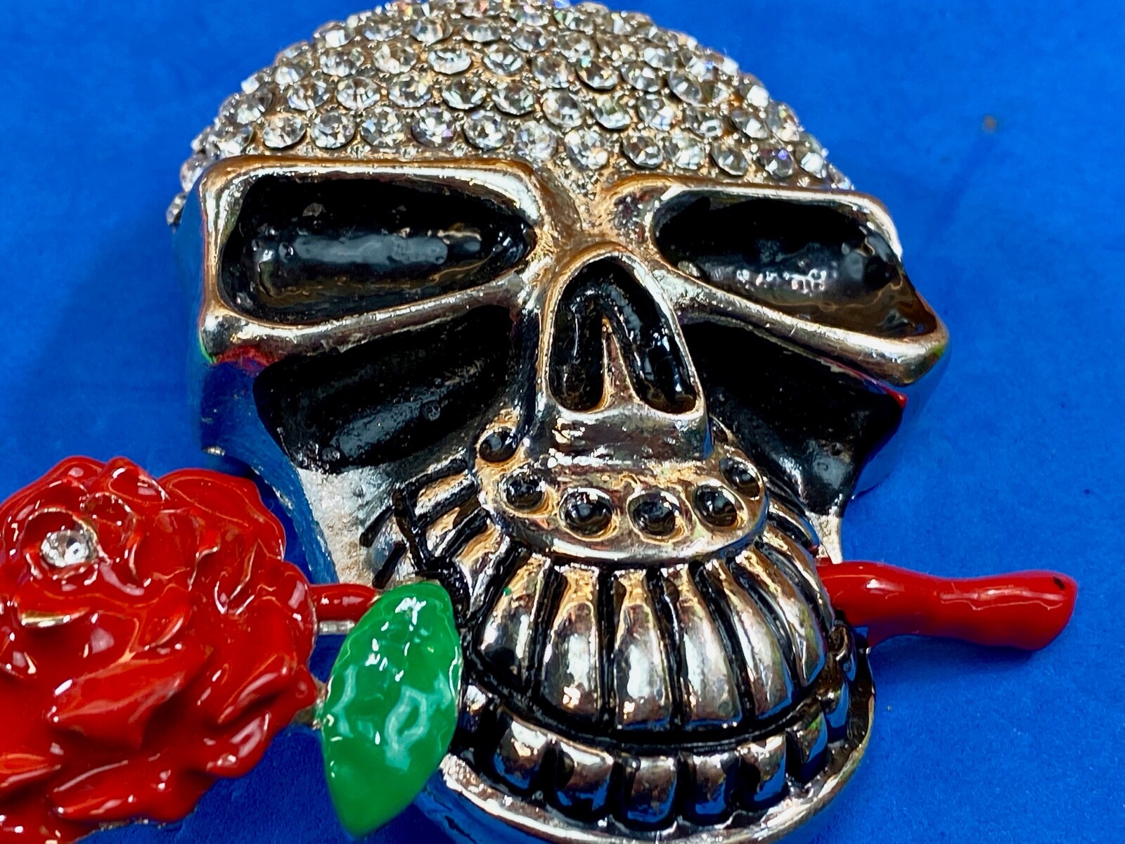 Multi Rhinestones Make Up Skull Holding Red Rose In Teeth! Belt Buckle