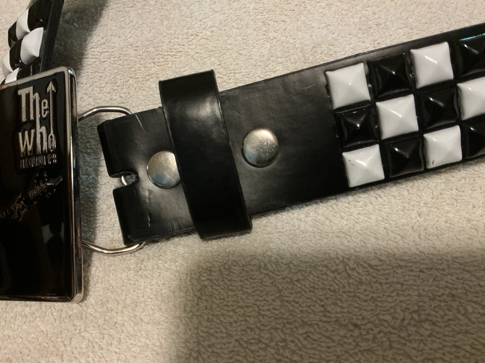 2005 THE WHO MAXIMUM R&B BELT BUCKLE & HOT TOPIC BELT SIZE 36