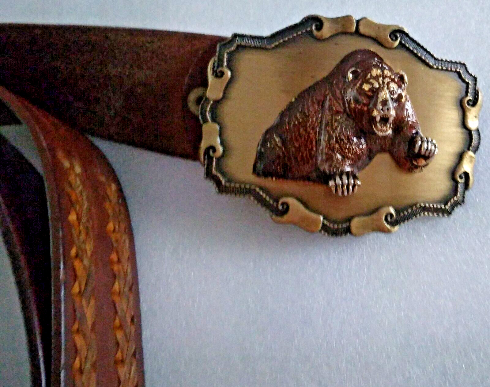 Raintree Grizzly Bear Buckle & Size 38 Leather Belt