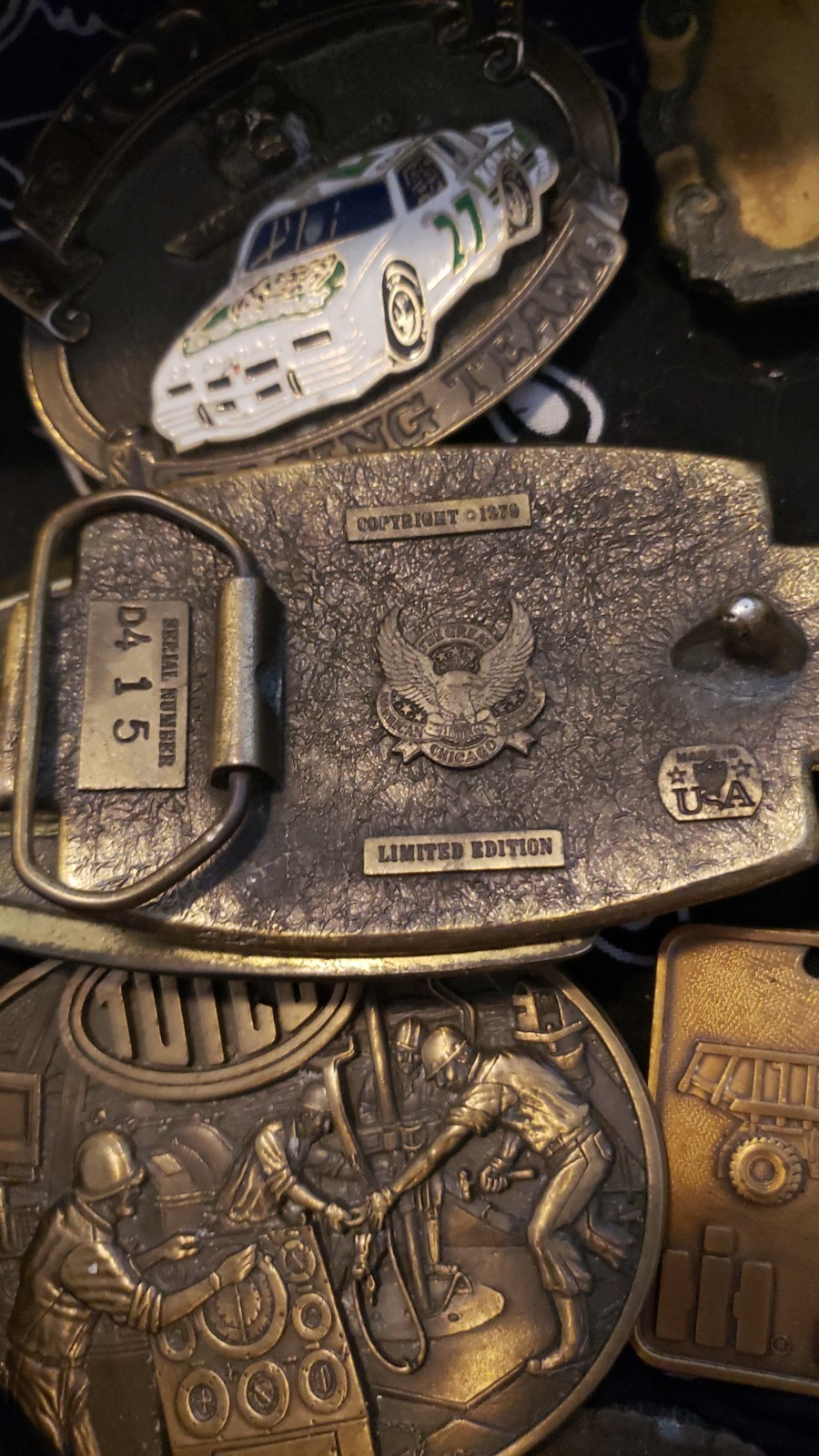 Men&rsquo;s Vintage Limited Edition Belt Buckle Gold/Black Gun Graphic 1.5in D415