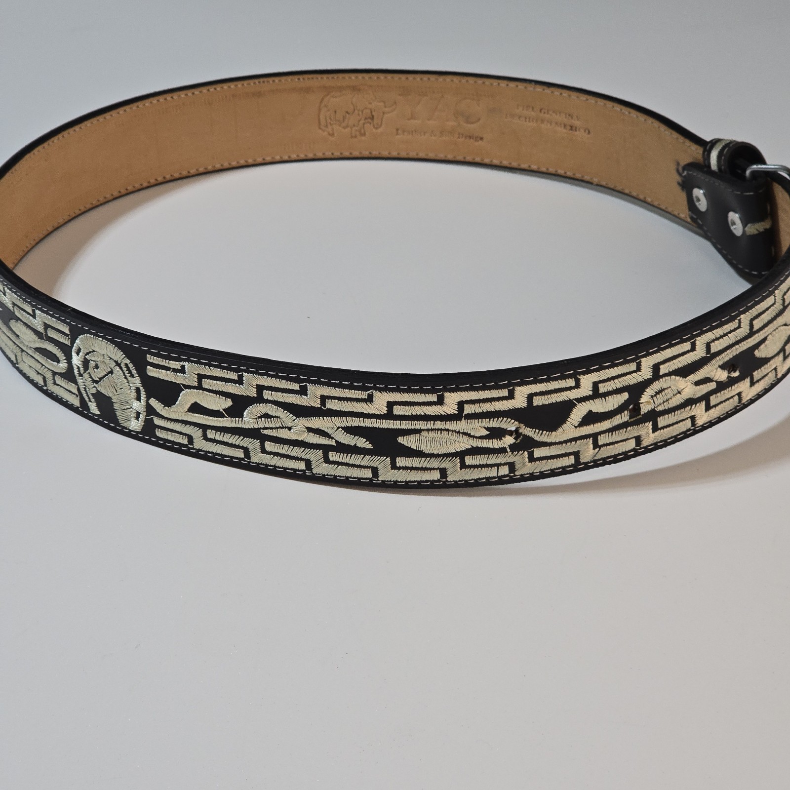 YAC Leather And Silk Blk And White Horse Head Design Belt 34&Prime;