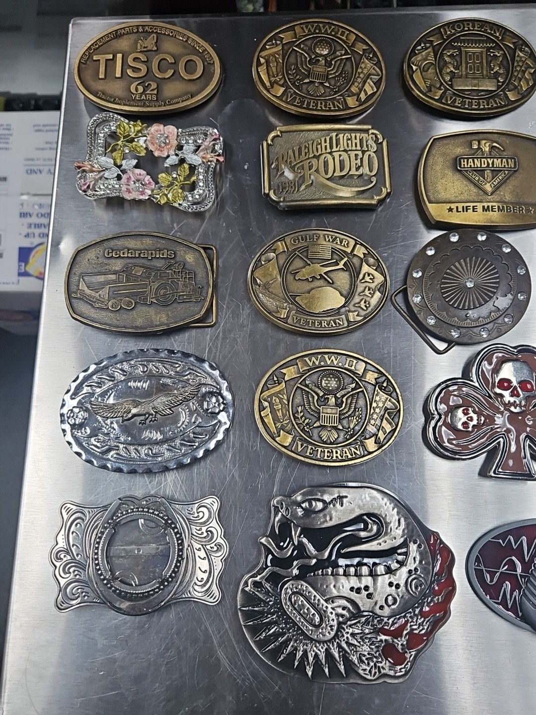Vintage LOT OF 20 belt buckles WESTERN Chrome BRASS metal Some New Some Old LotA