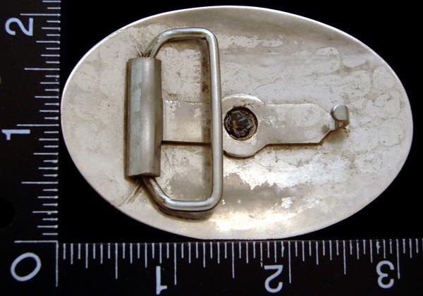 LH30164 VINTAGE ***HORSE IN CENTER*** OVAL SHAPE SILVERTONE BELT BUCKLE