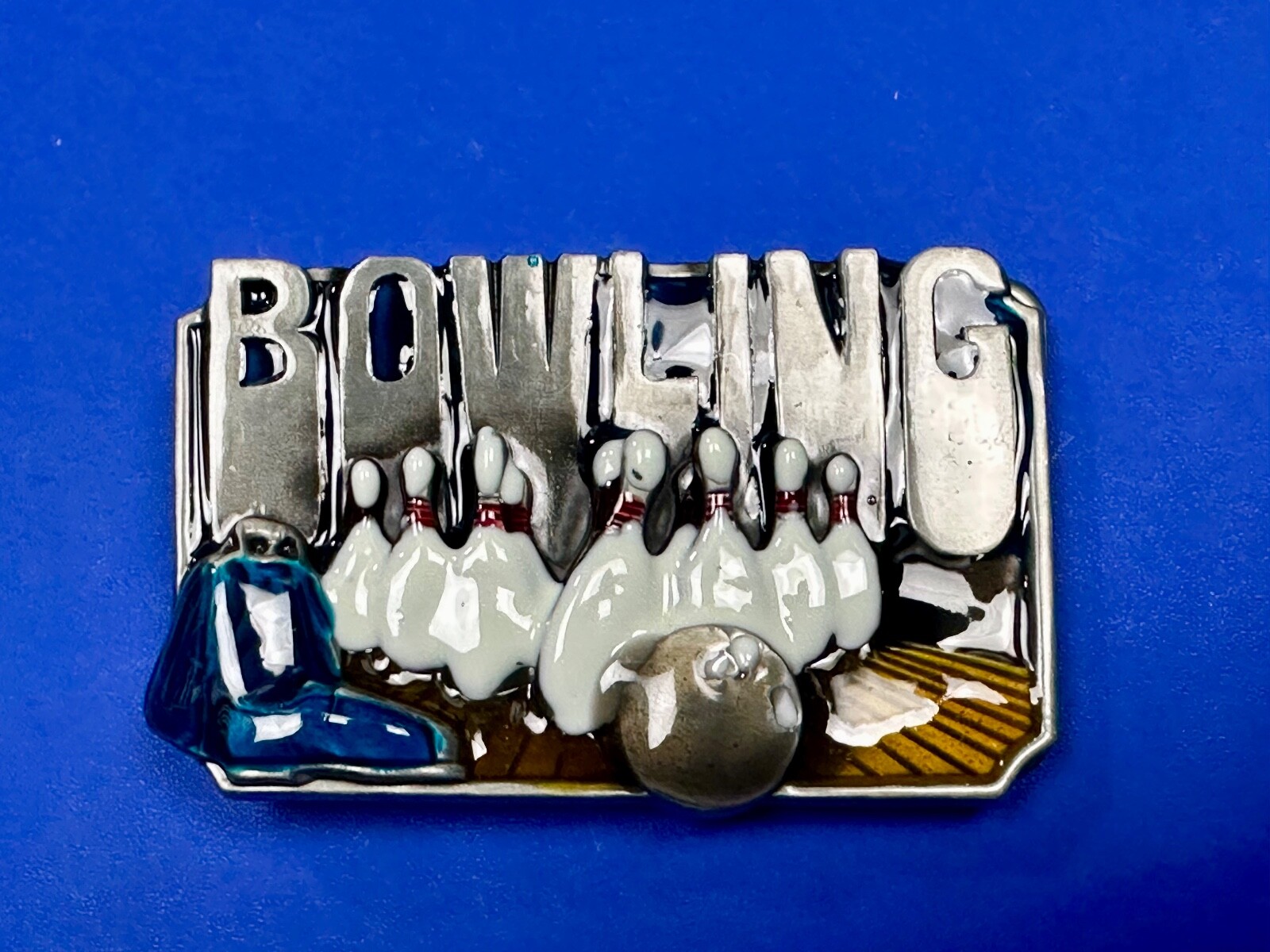 Bowling Sports Commemorative Belt Buckle – Raised Pins, Lane And Ball