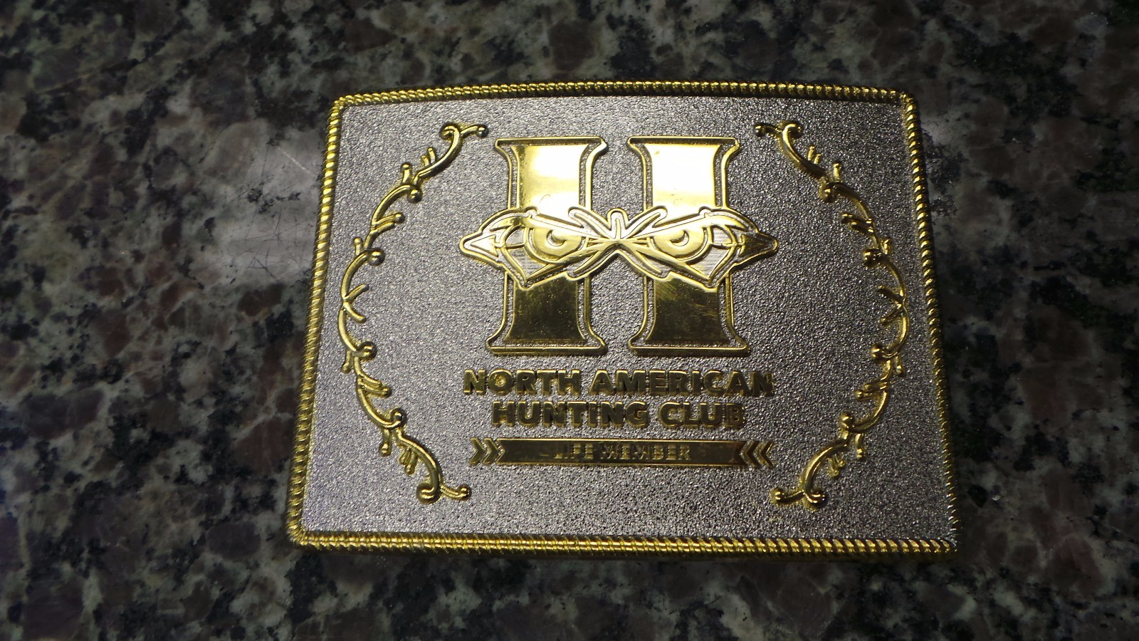 NORTH AMERICAN HUNTING CLUB LIFE MEMBER BELT BUCKLE 3.50&Prime; X 2.75&Prime; 112667-10 U-70