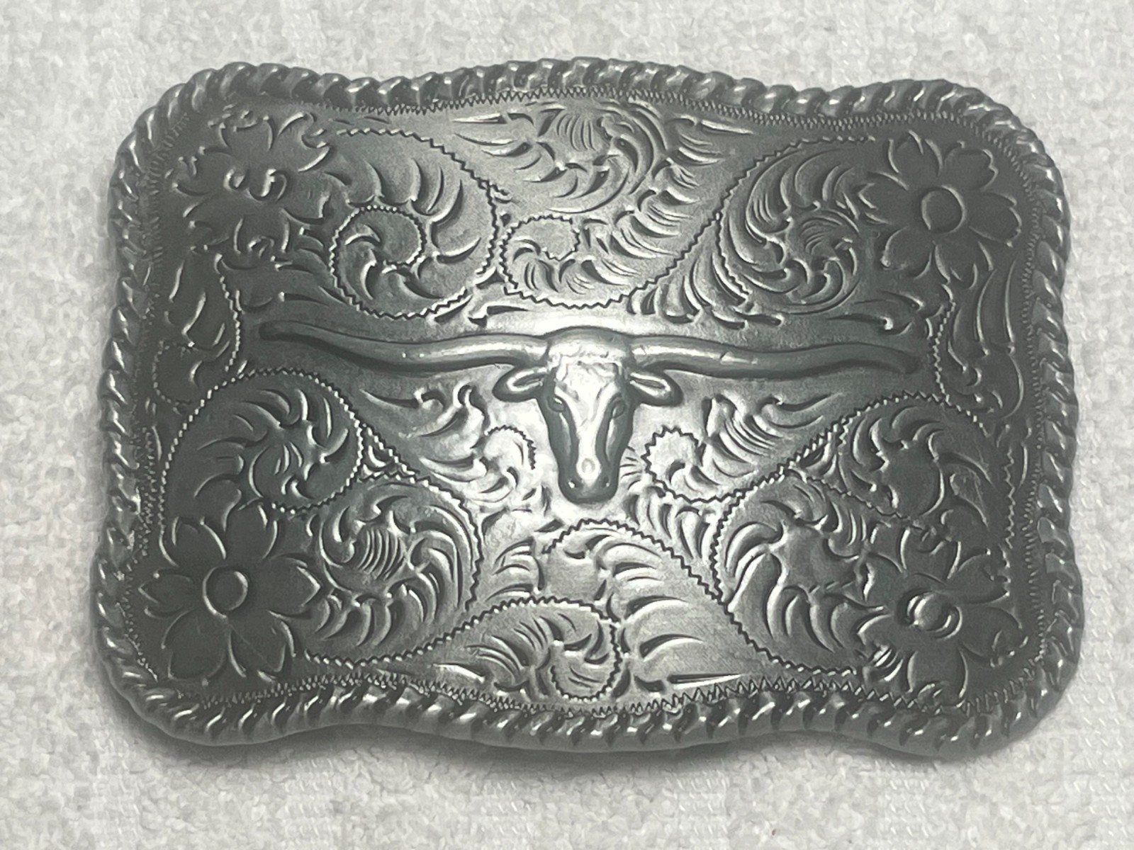 Western Antique Silver Tone Longhorn Rope Edge Floral Motif Belt Buckle