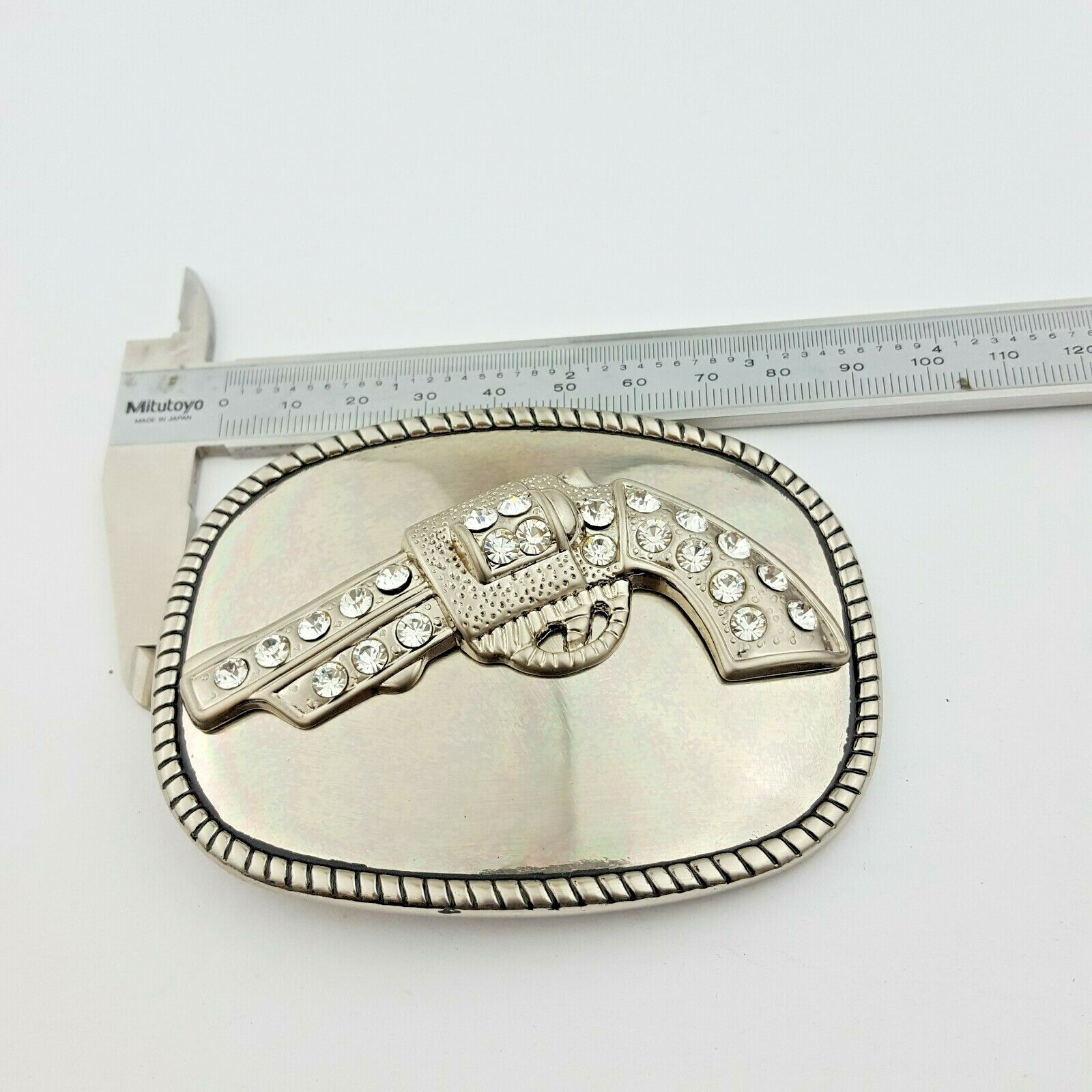 Buckle: Fun Silver Buckle with decorated crystal revolver