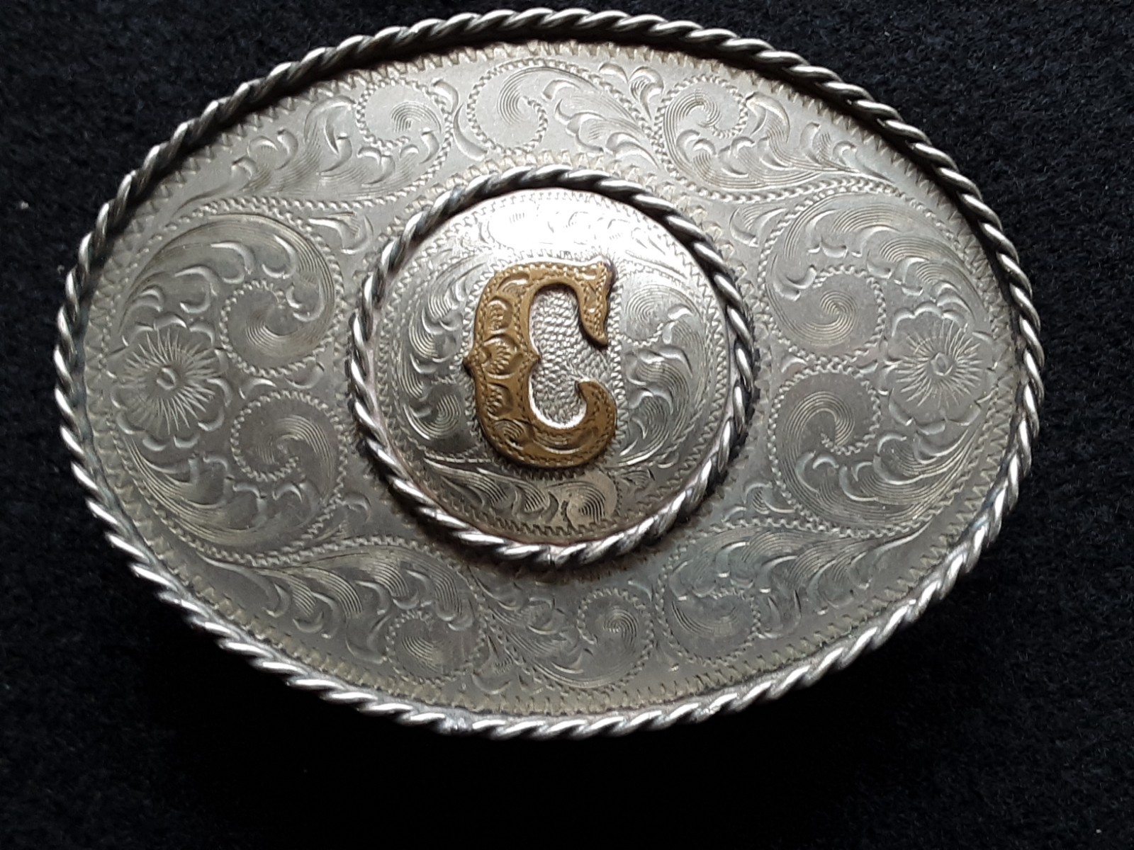UNIQUE SOLID METAL BELT BUCKLE, LETTER « C » HAND ENGRAVED, MAN-0526*09200