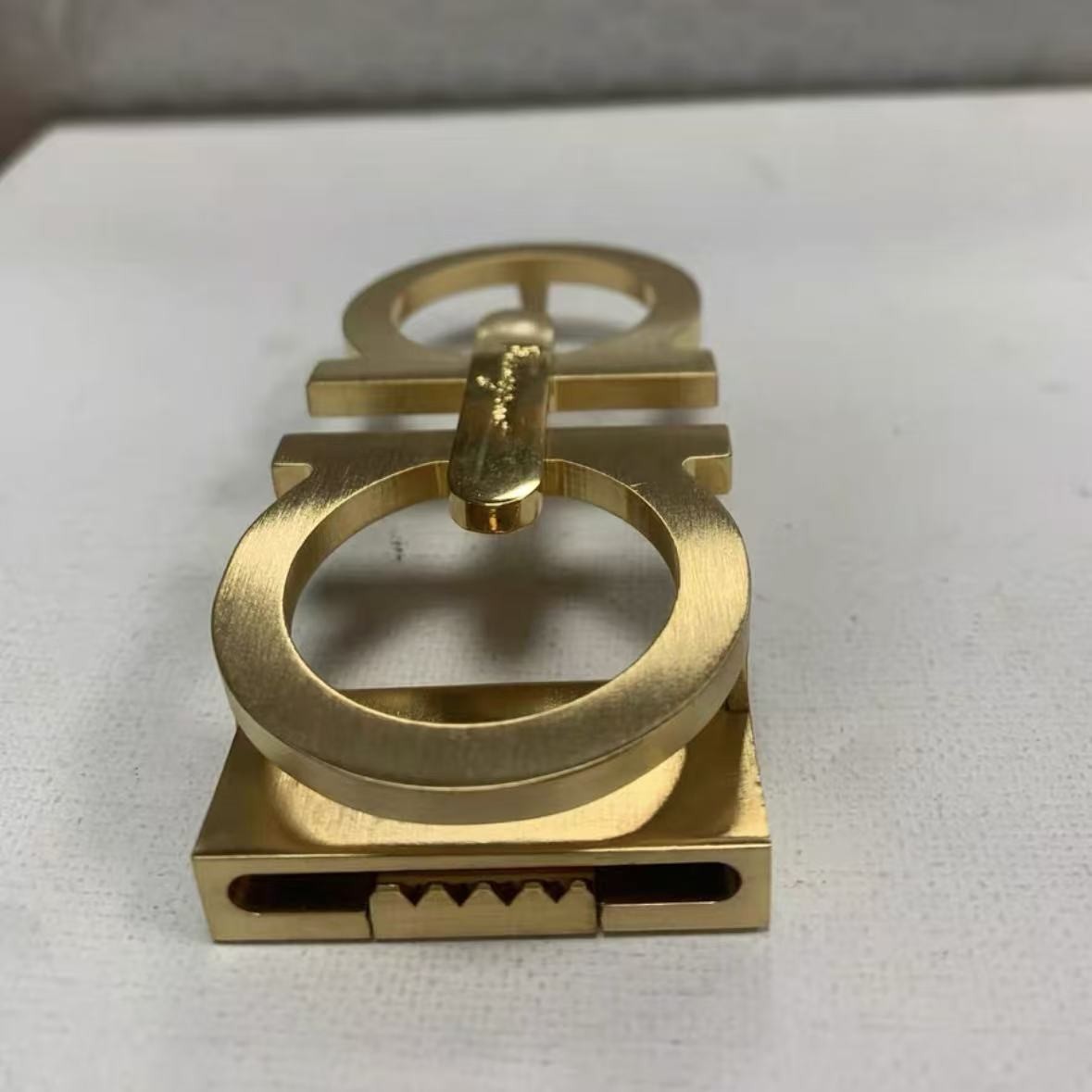 Ferragamo Classic Men&rsquo;s Gold Gancini Copper Belt Buckle fits 3.5cm wide Belts