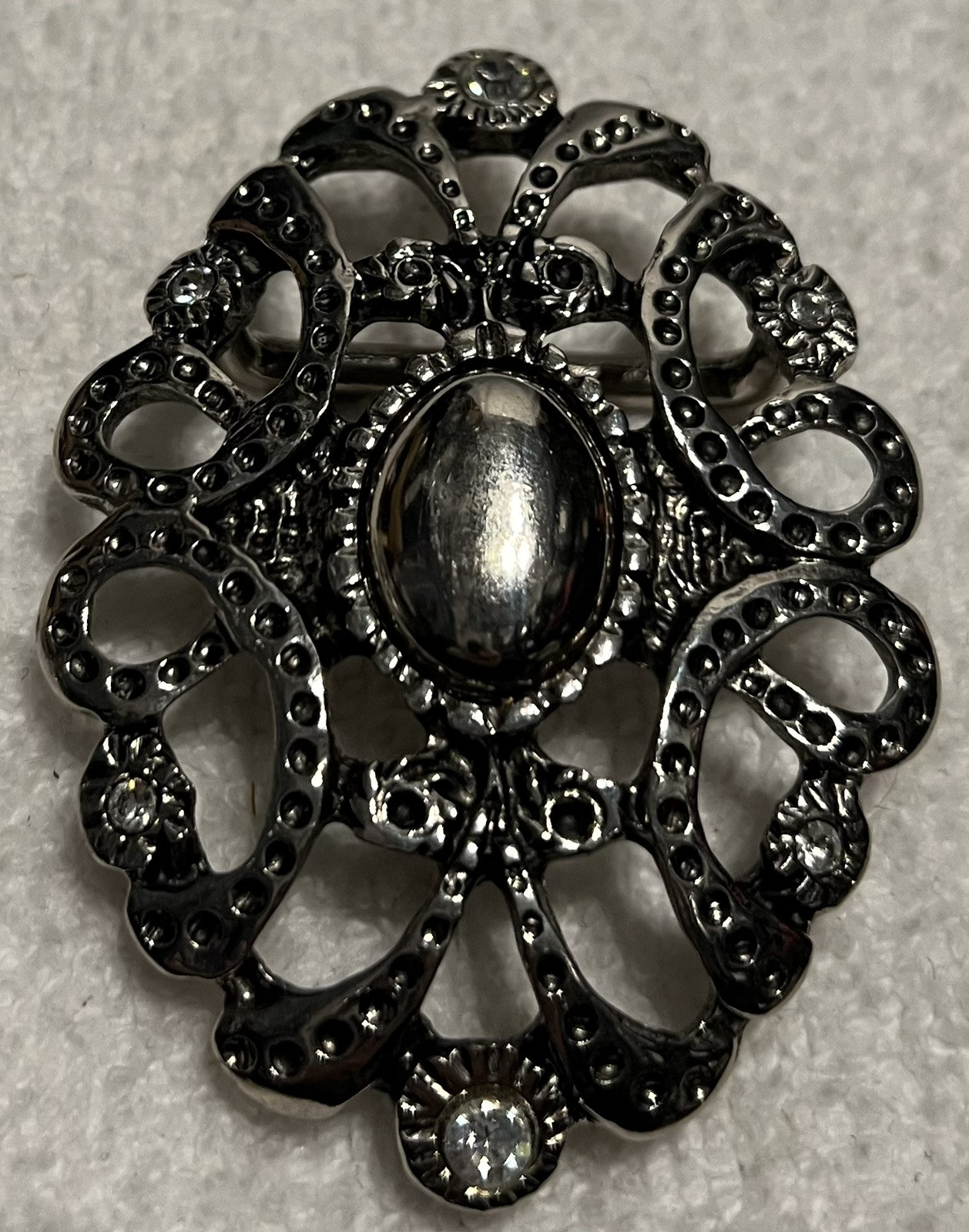 Belt Buckle Pewter Metal Oval Rhinestone Fashion Accessory 3.5” X 2.5” Nice