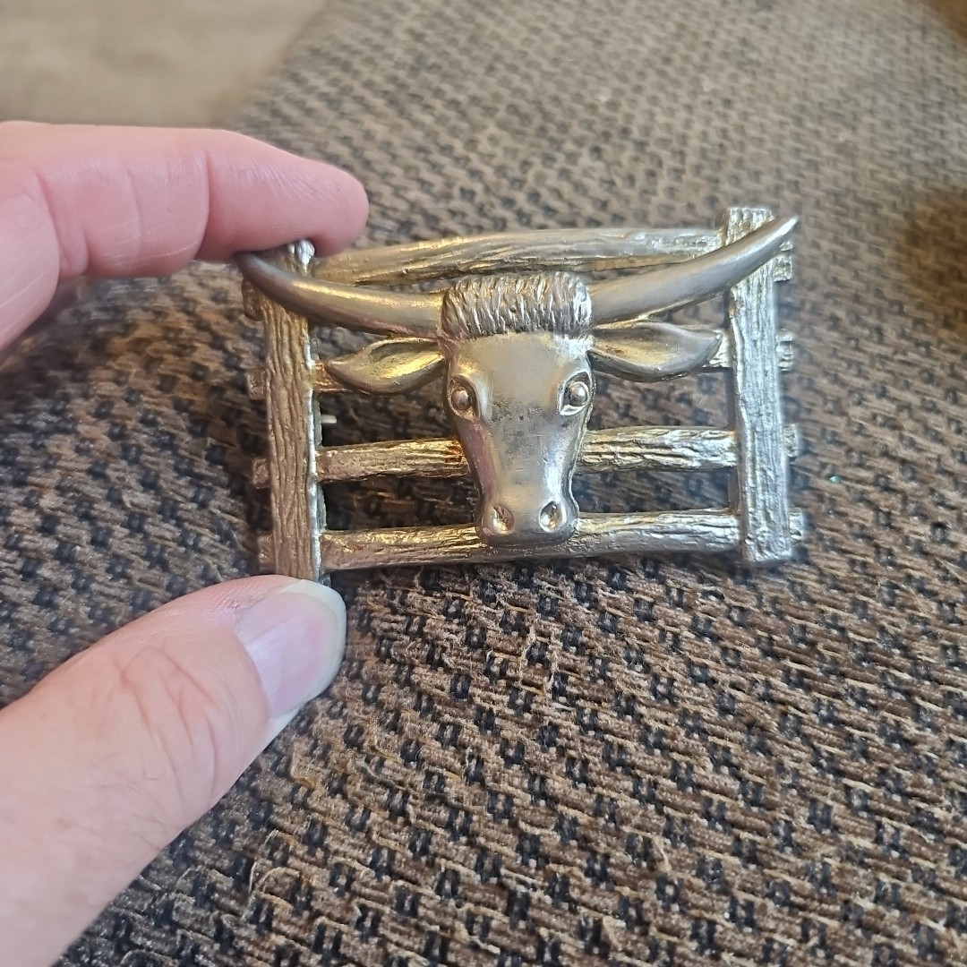 Silver-tone metal Longhorn Cow & Fence Western Style Belt Buckle 2&Prime; Belt Width
