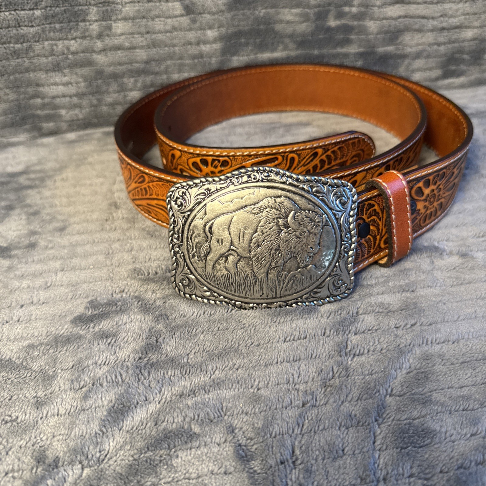 Crumrine Buffalo Belt & Buckle Western Silver Tone 38058 Cowboy LEATHER Belt 42