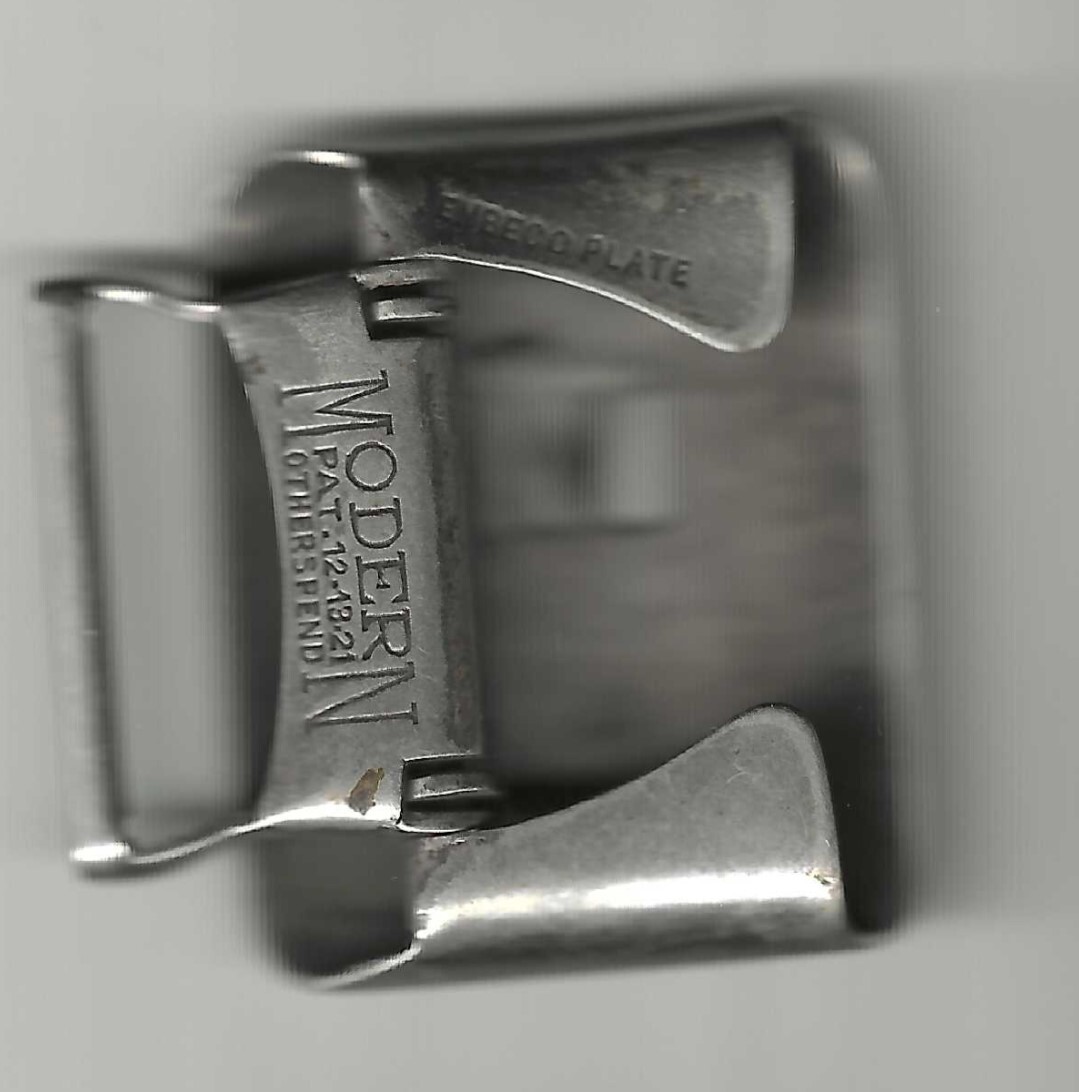 Vintage initial « W » Emerco plate belt buckle by Modern in excellent condition