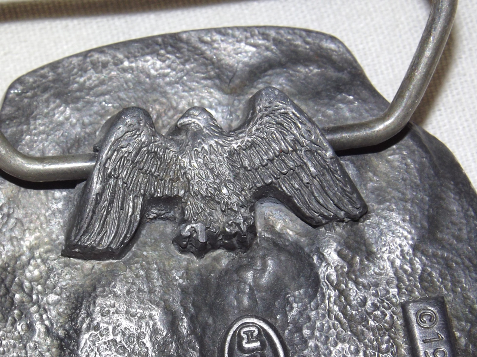 VINTAGE HUNTING DEER DOE BUCKS 1991 C & J MADE IN USA METAL BELT BUCKLE
