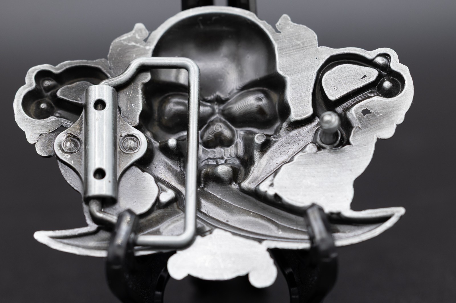 Skull Crossbones Swords Belt Buckle Pirate Biker Gothic Red Eyes Rhinestones Met