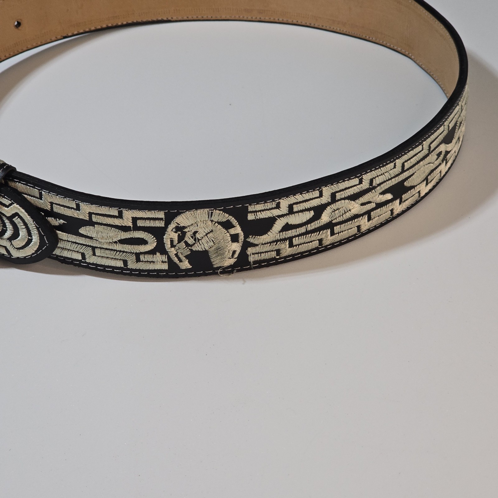 YAC Leather And Silk Blk And White Horse Head Design Belt 34&Prime;