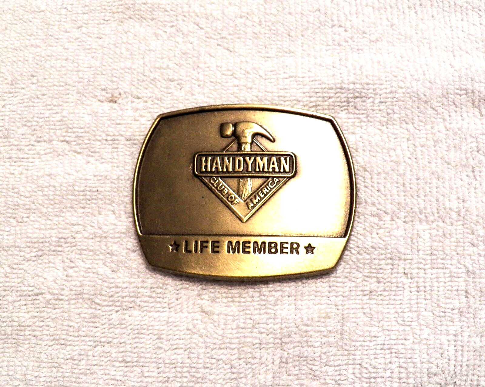 CLASSIC BELT BUCKLE HANDYMAN CLUB LIFE MEMBER 1996 TOOLS HAMMER GOLD TONE BB16