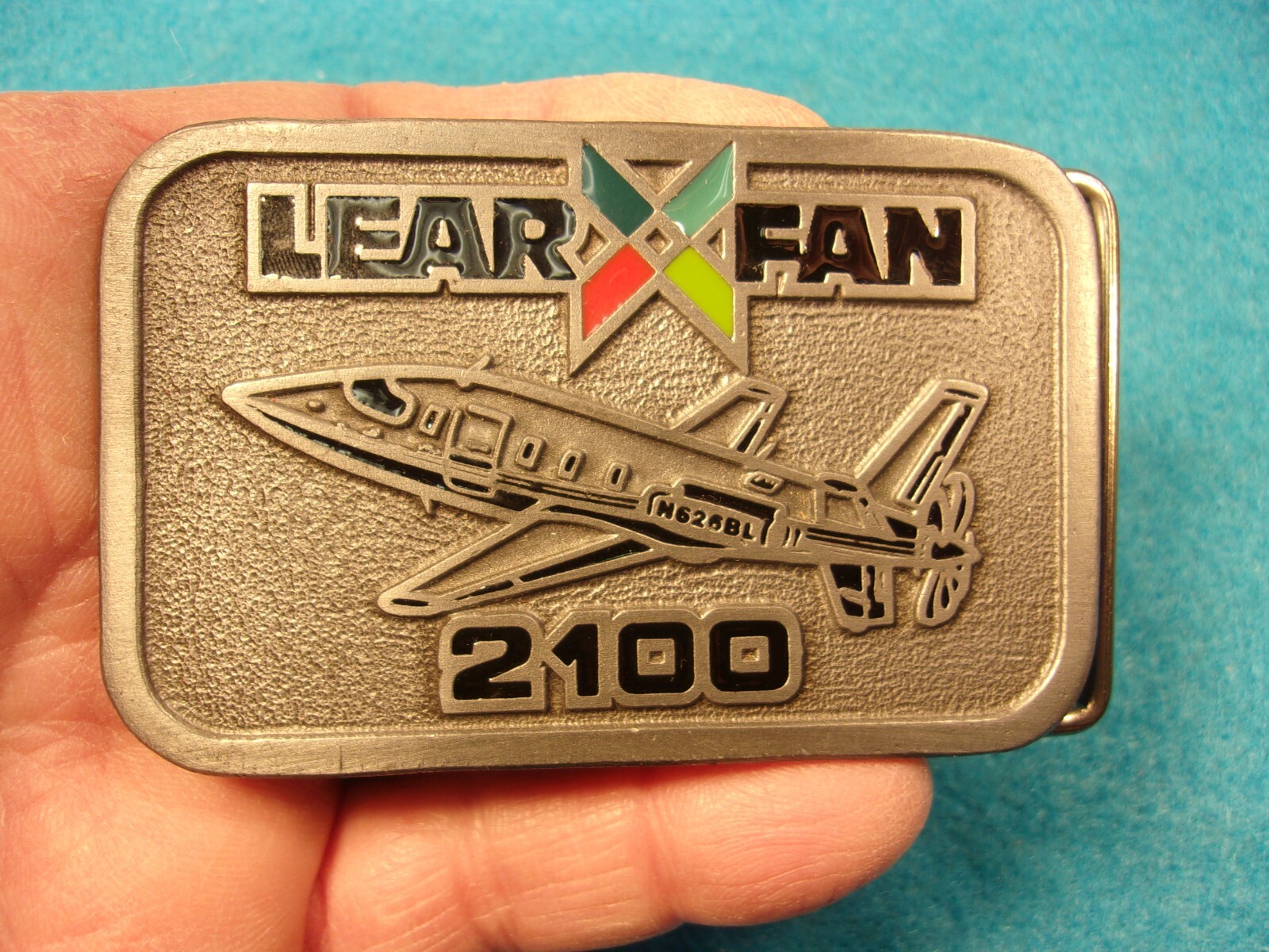 MINT CONDITION VTG MEN&rsquo;S « LEAR FAN (JET) 2100 » BELT BUCKLE – PEWTER? & ACRYLIC?