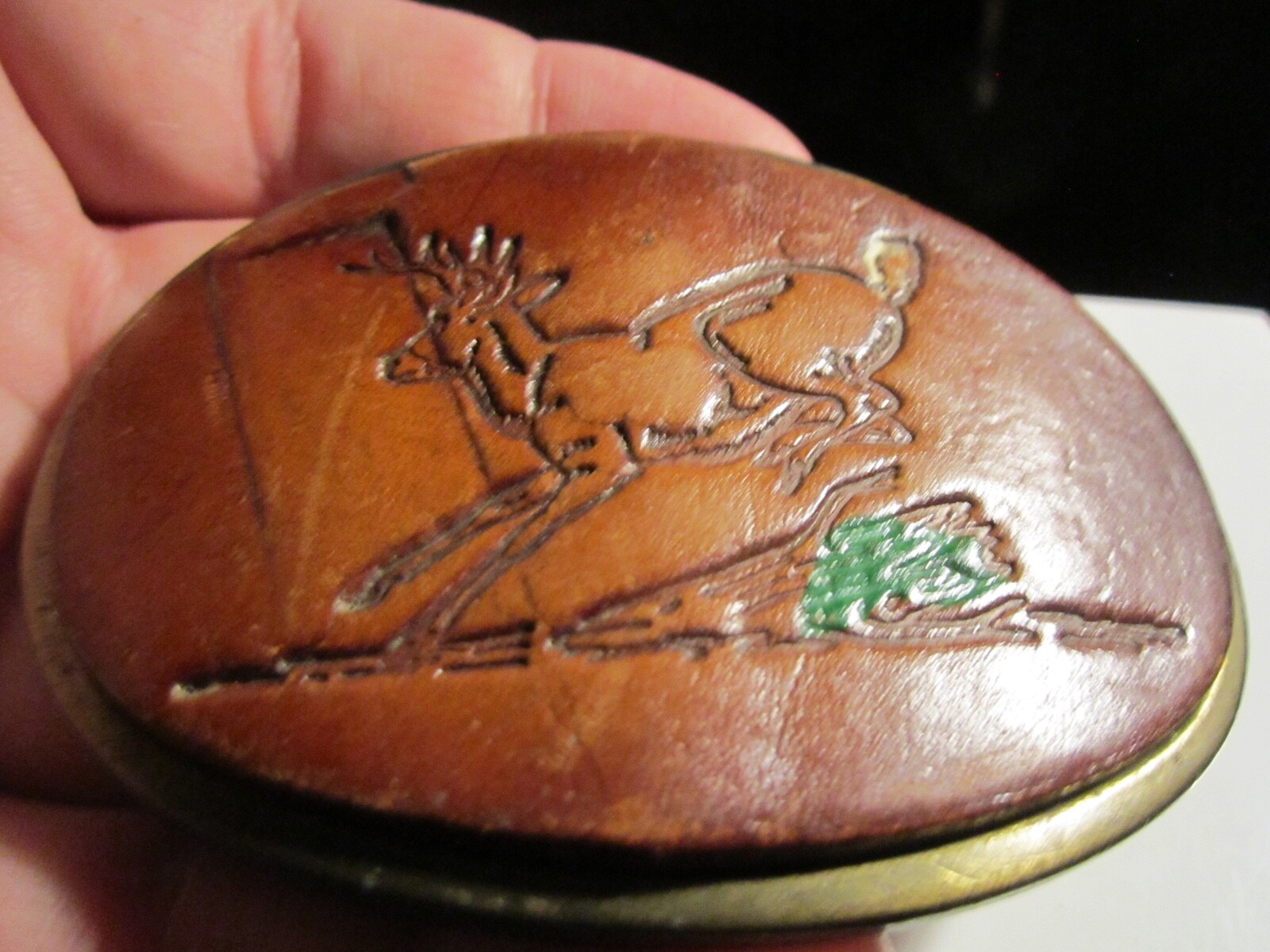 VINTAGE LEATHER TOOLED DEER DESIGN BELT BUCKLE WITH METAL FRAME HEAVY – BBA44