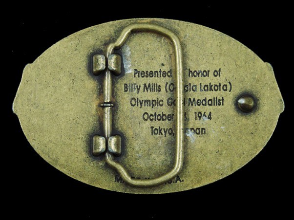 SF07114 *NOS* 1990s *BILLY MILLS 10K GOLD MEDAL ANNIVERSARY* INDIAN YOUTH BUCKLE