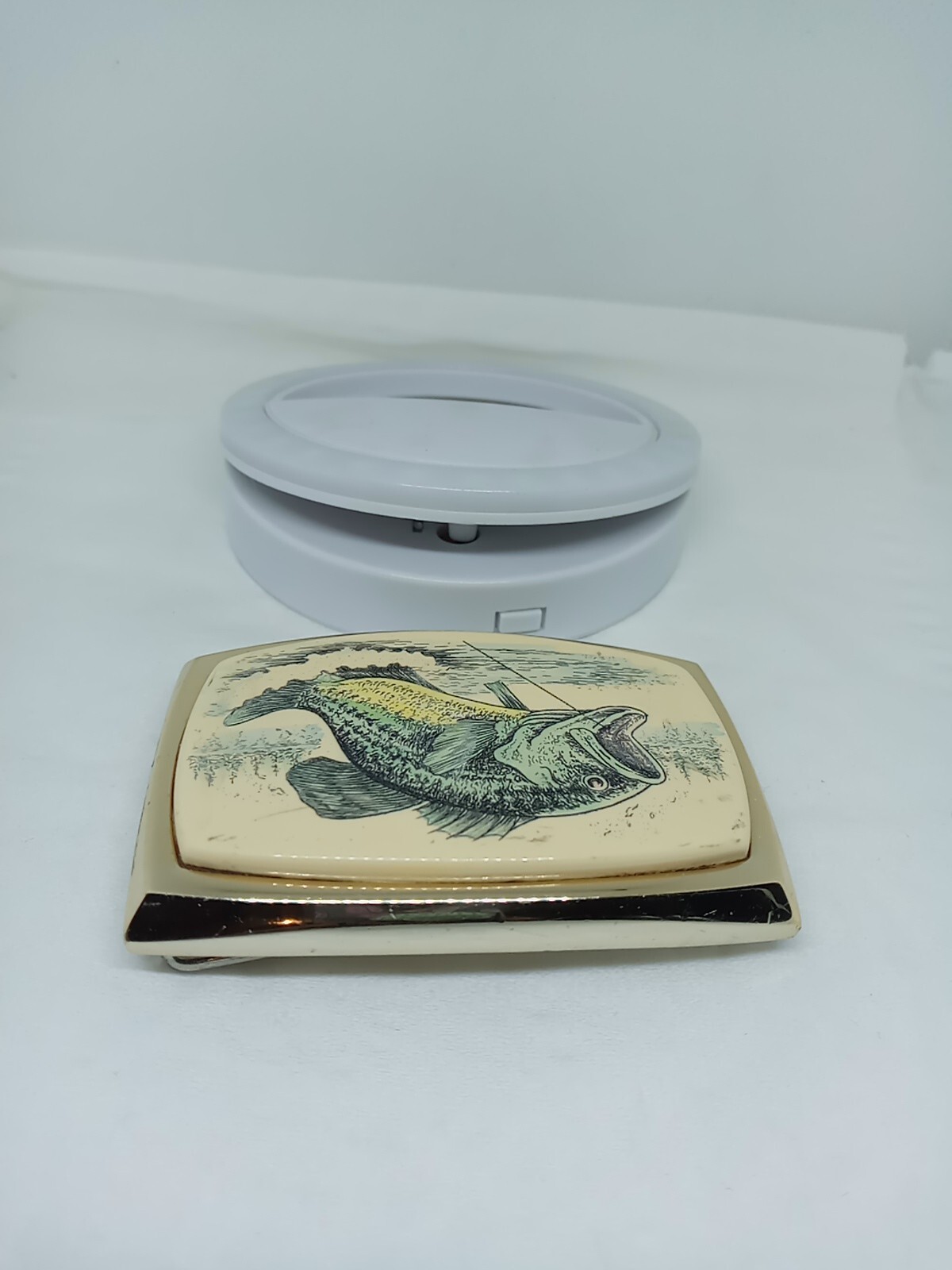 Vtg. RAINTREE ?Gold TnedMetal Ivory Color Large Mouth Bass Belt Buckle. Intricat
