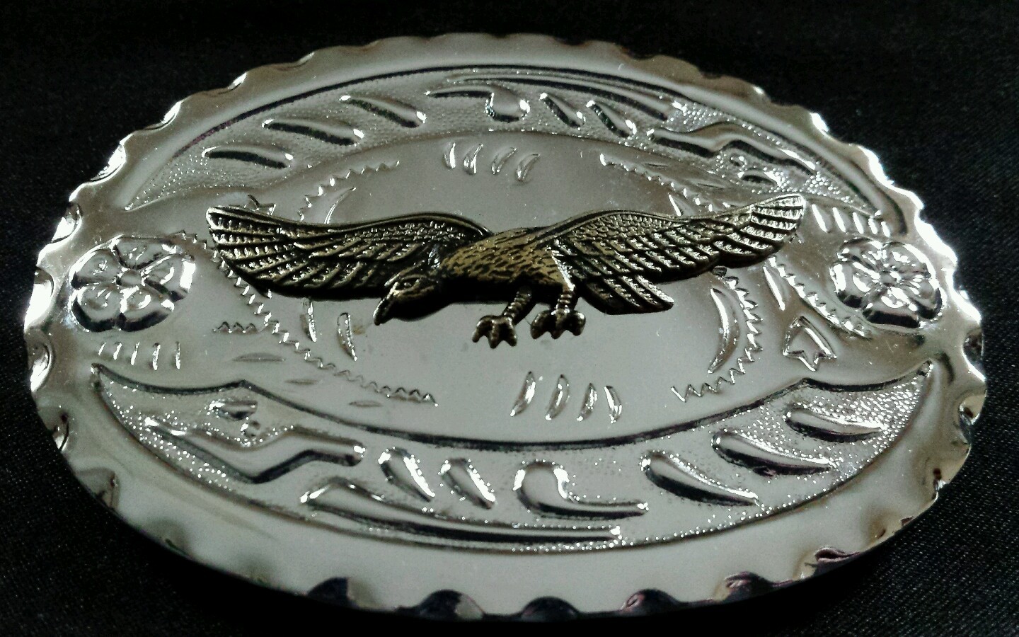 SPREAD WING BRASS TONED EAGLE WESTERN BELT BUCKLE SILVER TONED BACKGROUND