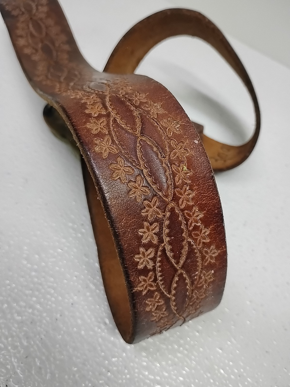 Vtg Mens Ornate Filigree Brass Belt Buckle w 36&Prime; Hand Tooled Brown Leather Belt