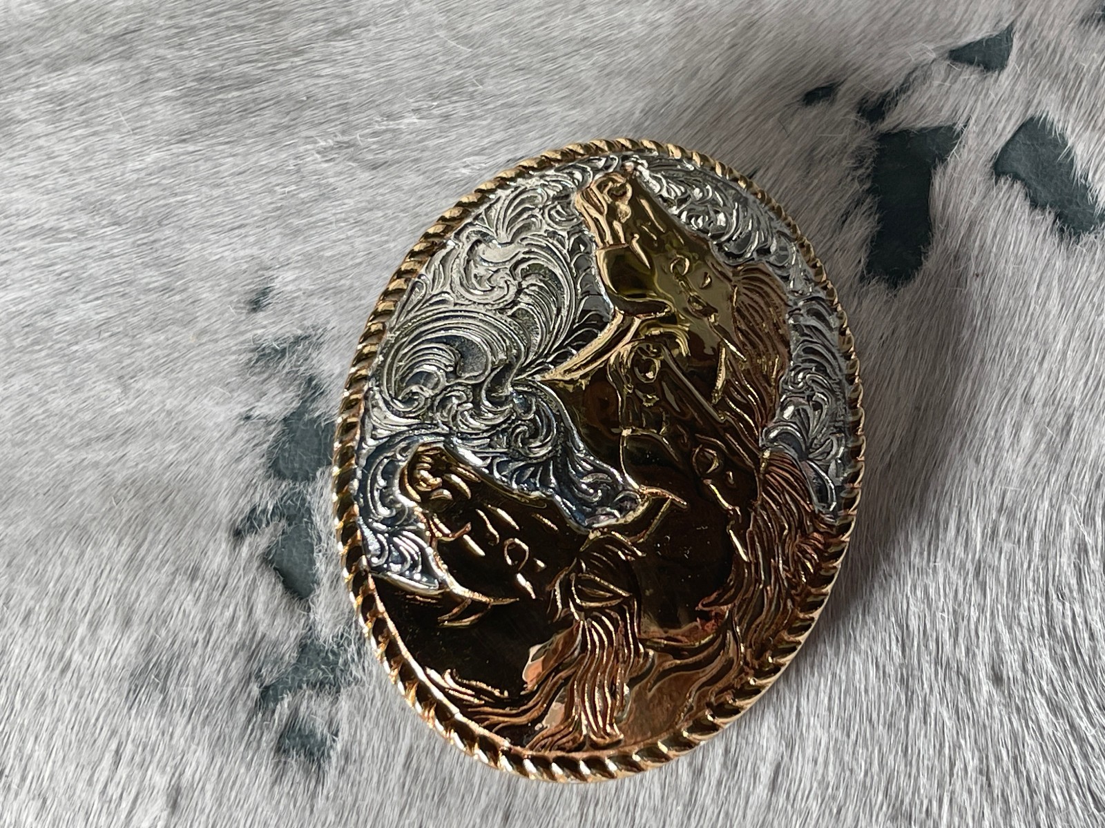 Crumrine Belt Buckle 3.75 x 3 in Horse Trio Oval Silver Engraved Gold 1.75