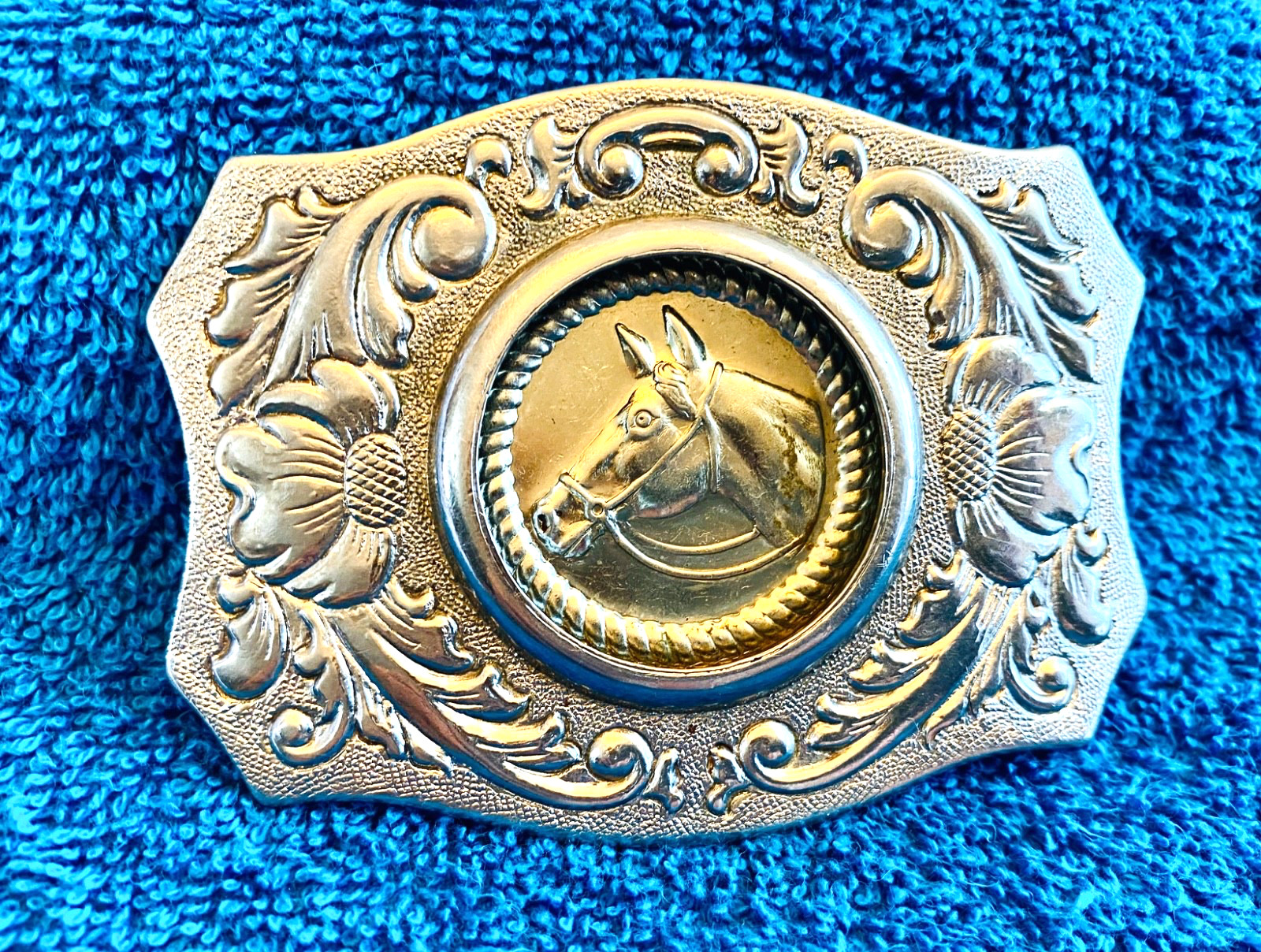 WESTERN BELT BUCKLE Silver Metal HORSE OR COIN MEN S ACCESSORIES CLASSIC LOOK