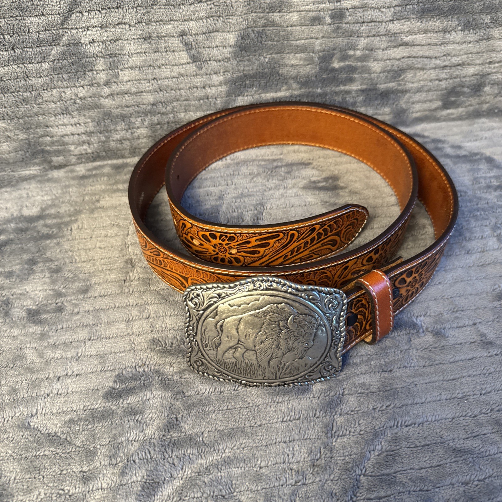 Crumrine Buffalo Belt & Buckle Western Silver Tone 38058 Cowboy LEATHER Belt 42